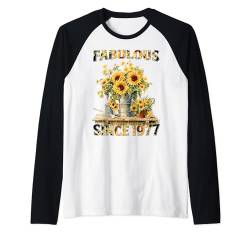 Womens 47th Birthday Fabulous 1977 47 Years Old Sunflower Raglan von Made In 1977 Gifts 47 Years Old Birthday Queen