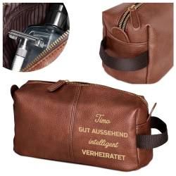 Maverton Vintage Kosmetikbeutel mit Gravur - Kulturtasche mit großem Fach für Toilettenartikel - Handtasche zum Aufhängen - personalisierte Reisetasche für Männer zum Geburtstag - Braun - verheiratet von Maverton