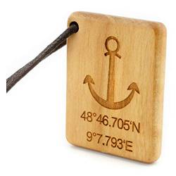 MenQ ANKER Holz Schlüsselanhänger personalisiert mit Gravur KOORDINATEN Name Kirschholz Anhänger von MenQ