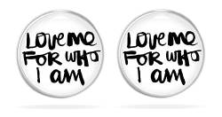 Miss Lovie ® Ohrringe Damen Ohrringe Mädchen Handmade Spruch Love me who I am Ohrstecker Damen Cabochon Statement Ohrringe Schwarz Weiß Silber Beste Freunde Geschenk von Miss Lovie