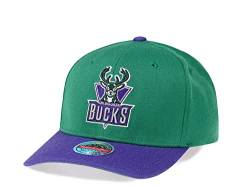 Mitchell & Ness Milwaukee Bucks Team Two Tone Red Line Solid Flex Snapback Cap von Mitchell & Ness