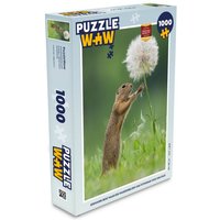 MuchoWow Puzzle Eichhörnchen greift nach einem Löwenzahn von Fotograf Dick van Duijn, 1000 Puzzleteile, Foto-Puzzle, Bilderrätsel, Puzzlespiele, Klassisch von MuchoWow