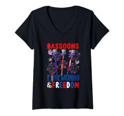 Damen Bassoons Fireworks Proud Freedom 4th Of July Instrument T-Shirt mit V-Ausschnitt von Musical, Musician 4th Of July Costume