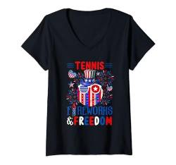 Damen Tennis Fireworks Proud Freedom 4th Of July Player Trainer T-Shirt mit V-Ausschnitt von Musical, Musician 4th Of July Costume