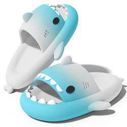 NIBESSER Shark Slides 2024 Niedliche Hai Hausschuhe für Damen Shark Slippers Herren Weich rutschfest Badelatchen für Damen Schlappy Schlappen Open Toe Slides von NIBESSER