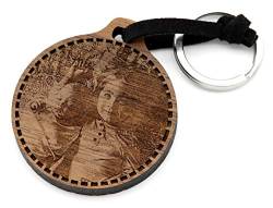 NaturSchatulle Schlüsselanhänger aus Holz mit Fotogravur beidseitig aus Nussbaumholz mit Edelstahl Schlüsselring Band Schlüsselbund Geschenkidee von NaturSchatulle