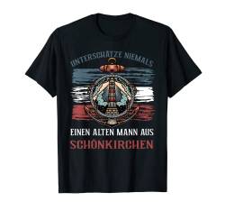 Herren Unterschätze niemals einen Alten Mann aus SCHÖNKIRCHEN T-Shirt von Norddeutscher Humor Geschenkideen für Norddeutsche