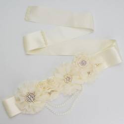 OUBFUUY Vintage Maternity Sash for Baby Shower Pregnancy Flowers Sashes, White von OUBFUUY