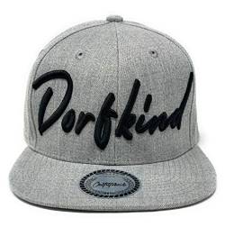 Outfitfabrik ❤️ Snapback Cap Dorfkind in grau, 3D-Stick in schwarz, One Size, verstellbar an der Rückseite, für Männer und Frauen (Geschenkidee, Provokation, Statement, Junggesellenabschied) von Outfitfabrik