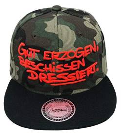 Outfitfabrik Snapback Cap Gut erzogen, beschissen dressiert in schwarz/Camouflage mit 3D-Stick in neon-orange (Lifestyle, Provokation, Statement, Army, Tarnmuster, camo) von Outfitfabrik