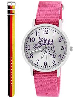 Pacific Time Kinder Armbanduhr Mädchen Junge Pferd Motivuhr Kinderuhr Set 2 Textil Armband rosa + Deutschland analog Quarz 10372 von Pacific Time