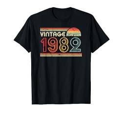 1982 Shirt. Geburtstag Jahrgang T-Shirt. Retro Vintage Tee von Pack A Punch