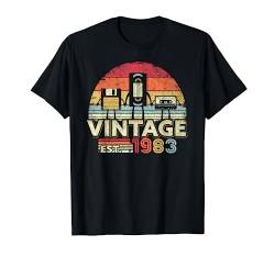 1983 Shirt. Geburtstag Jahrgang T-Shirt. Retro Vintage Tee T-Shirt von Pack A Punch