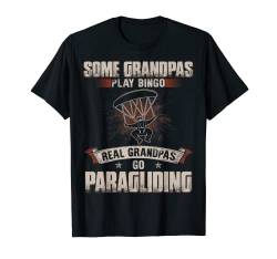 Herren Einige Opas spielen Bingo Real Grandpas Go Paragliding T-Shirt von Papa Tee
