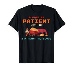 Bitte haben Sie Geduld mit mir, ich komme aus dem 1900er Jahrgang T-Shirt von Please Be Patient With Me I'm From The 1900s