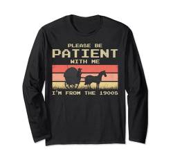 Bitte haben Sie Geduld mit mir, ich komme aus den 1900er Jahren, Retro-Vintage Langarmshirt von Please Be Patient With Me I'm From The 1900s