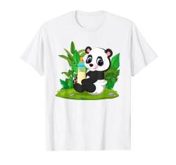 Baby-Pandabär in Windel mit Babyflasche T-Shirt von PluppoRoo Designs