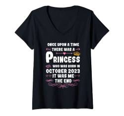 Damen Es war einmal eine Prinzessin. Oktober 2023 Geburtstag T-Shirt mit V-Ausschnitt von Prinzessin Frau Geburtstag Mädchen