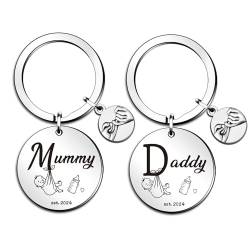 QMVMV Mummy and Daddy 2023 Schlüsselanhänger Geschenke personalisiert für neue Eltern Mama und Papa, silber, ONE SIEZ, 1 von QMVMV