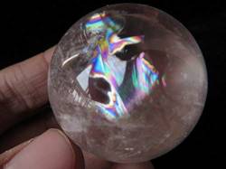QPLAHANBUA Natürliche klare Quarz-Regenbogenkugel, Kristallkugel, 63 g ZANLIIYIN von QPLAHANBUA