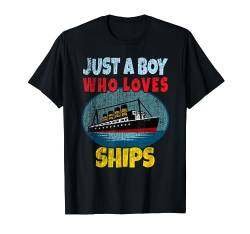 Just A Boy Who Loves Ships Boat Boot Titanic Jungen Kinder T-Shirt von RMS Titanic Memorabilities and Cruise Ship Apparel