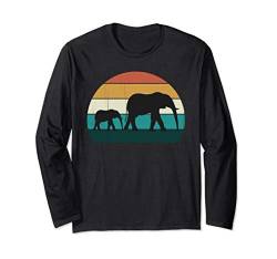 Retro Elefant & Baby - Afrikanische Landsäugetiere Langarmshirt von Retro Sunset Elephant Designs