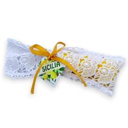 Handbestickter Spitzenbeutel mit 3 pflanzlichen Seifen mit Zitronenduft von SICILIA BEDDA CAPACI