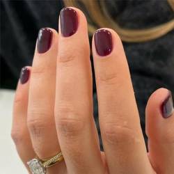 24 Stück Nägel zum Aufkleben Kurze - Glänzend Reine Farbe Press on Nails - Fingernägel zum Aufkleben Acryl Full Cover Künstliche Nägel für Frauen Mädchen Nail Art Maniküre (Dunkelrot) von SONGQEE