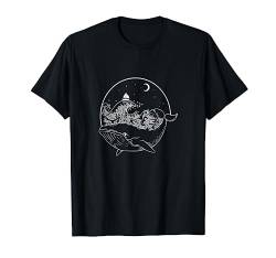 Wal Delfin im Meer Ozean bei Nacht und Mondschein mit Boot T-Shirt von Schöne Wal Geschenke & Lustige Wal Geschenkideen