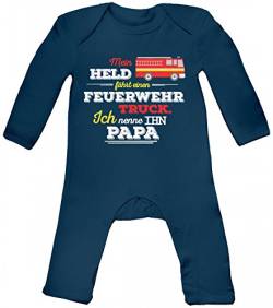 Geschenk zum Vatertag Feuerwehrmann Baby Strampler Langarm Schlafanzug Jungen Mädchen Papa - Mein Held fährt einen Feuerwehr Truck, Größe: 3-6 Monate,Nautical Navy von ShirtStreet