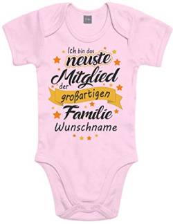 Shirtoo Individueller Baby Body Strampler Ich Bin das neuste Mitglied der großartigen Familie - für Jungen und Mädchen als Geschenk zur Geburt/Erstausstattung von Shirtoo