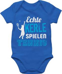 Baby Body Junge Mädchen - Sport & Bewegung - Echte Kerle spielen Tennis - 6/12 Monate - Royalblau - jungen strampler bodys kurzarm babystrampler bodies für babys buddy bodie babykleidung von Shirtracer