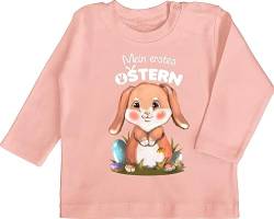 Baby Langarmshirt - Ostergeschenke - Mein erstes Ostern Hase Aquarell - 6/12 Monate - Babyrosa - happy easter ostergeschenk kleinigkeit ostereier hasi osterüberraschungen hasen osterkleinigkeit von Shirtracer