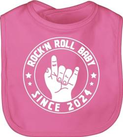 Lätzchen - Sprüche - Rock'n Roll Baby since 2024 - Unisize - Pink - mit aufschrift rocker laetzchen babykleidung sprüchen babygeschenke lustig rock n babylatz sachen für jungs sprüche. 2023 von Shirtracer