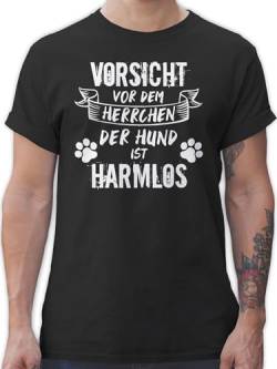 T-Shirt Herren - Geschenk für Hundebesitzer - Vorsicht vor dem Herrchen der Hund ist harmlos - Grunge/Vintage - Weiß - 5XL - Schwarz - t-schirt mit hundemotiv Tshirt Spruch Hunde Kurzarm von Shirtracer
