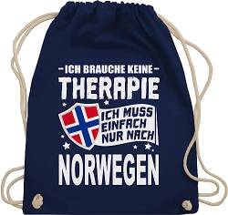 Turnbeutel Rucksack - Länder Fahnen und Flaggen - Ich brauche keine Therapie Ich muss einfach nur nach Norwegen - weiß - Unisize - Navy Blau - stofftasche baumwolle stoffsackerl bags sportbeutel von Shirtracer