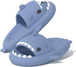 Sisttke Shark Slides Herren Damen Hai Hausschuhe Badeschuhe Cloud Badelatschen Sommer rutschfeste Pantoletten Badeschlappen Home Slippers,Blau-B,44/45 EU von Sisttke