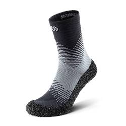 Skinners 2.0 Compression Stone | Minimalistische Barfuß-Sockenschuhe für aktive Männer & Frauen | Leicht & langlebig & für Sport und dynamische Aktivitäten von Skinners