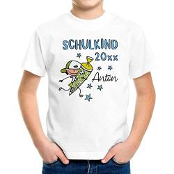 SpecialMe® Kinder Jungen T-Shirt Einschulung mit Namen Schulkind anpassbare Jahreszahl Schultüte Strichmännchen personalisierbar Jungs weiß 122-128 (7-8 Jahre) von SpecialMe