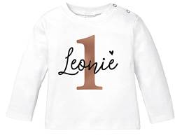 SpecialMe® personalisiertes Baby Langarmshirt Geburtstags-Shirt personalisierbar mit Namen Alter 1-3 Junge/Mädchen 1 Jahr weiß 56/62 (1-3 Monate) von SpecialMe