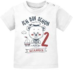 SpecialMe® personalisiertes Baby T-Shirt mit Namen Ich Bin Schon 1 Bär Kapitän Captain Segelboot Geburtstagsshirt Jungen 2 Jahre weiß 92/98 (16-24-Monate) von SpecialMe
