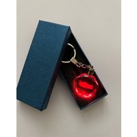 Stelby Schlüsselanhänger Türkei Landkarte Schlüsselanhänger LED Multicolor mit Geschenkbox von Stelby