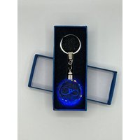 Stelby Schlüsselanhänger Unendlichkeitszeichen Schlüsselanhänger P Multicolor mit Geschenkbox von Stelby
