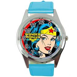 Taport® Wonder Woman Quarz-Armbanduhr, rund, mit blauem Echtleder-Armband, inklusive Ersatzakku und Geschenkbeutel von TAPORT
