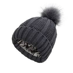 TOEECY Bommelmütze Mütze Damen Winter Warme Beanie Satin Gefüttert Weiche Strickmütze Schützen Frisur Wintermütze Mit Kunstpelz Bommel für Frauen (Dunkelgrau) von TOEECY