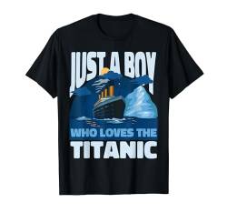 Junge, der die Titanic liebt - Kreuzfahrtschiff-Liebhaber T-Shirt von The Titanic Lovers