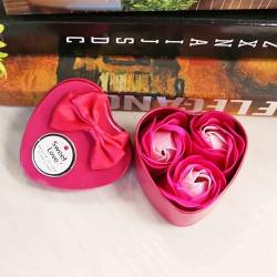 3er Pack Seifenrosen in verschiedenen Farben sortiert mit Geschenkbox aus Acetat und Organzaband, Liebesherz zum Valentinstag (PINK) von TheSosy