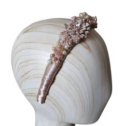 Handgefertigtes Stirnband aus Seidenstoff und Spitzenblumen - Elegantes Haarschmuck für Hochzeiten, Gäste, Frauenhaarstirnband von Tocados Creaciones Koenders