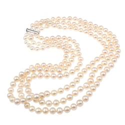 Klassische dreireihige Perlenkette | Handgefertigte 7-8mm weiße Süßwasserperlen-Halskette für Frauen von TreasureBay