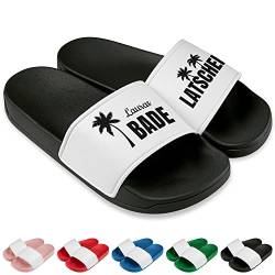 Badelatschen für Damen & Herren personalisiert „LATSCHEN“ – Schlappen personalisiert mit Namen Badeschlappen Hausschuhe Strand Sauna Urlaub Slipper - Geschenk-Idee Geburtstag Mann (Schwarz, Gr. 41) von True Statements